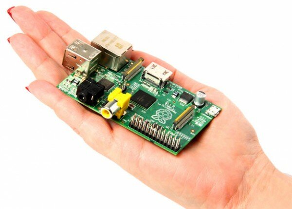 raspberry_pi_on_hand