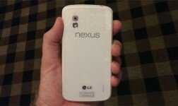 Google to release white Nexus 4