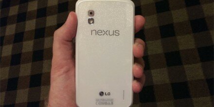 Google to release white Nexus 4